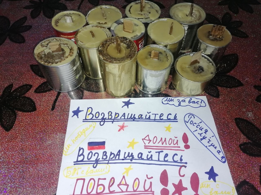 ​Школьники и сотрудники культурно-досугового центра в Кыринском районе Zабайкалья изготовили более 40 окопных свечей